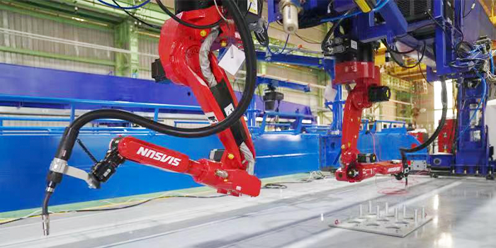 工業機器人鋼結構智能(néng)焊接系統